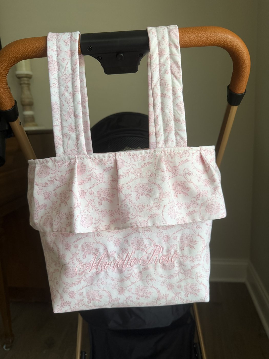 Personalized stroller bag in pink floral fabric embroidered Marielle Rose