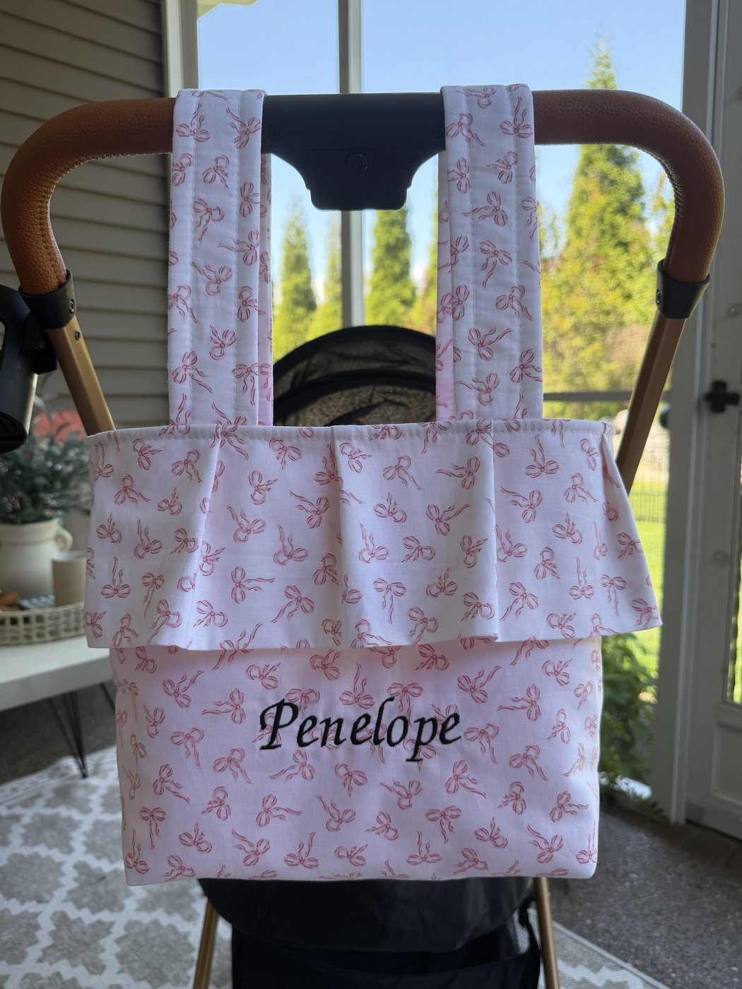 Personalized stroller bag in pink bow print embroidered Penelope
